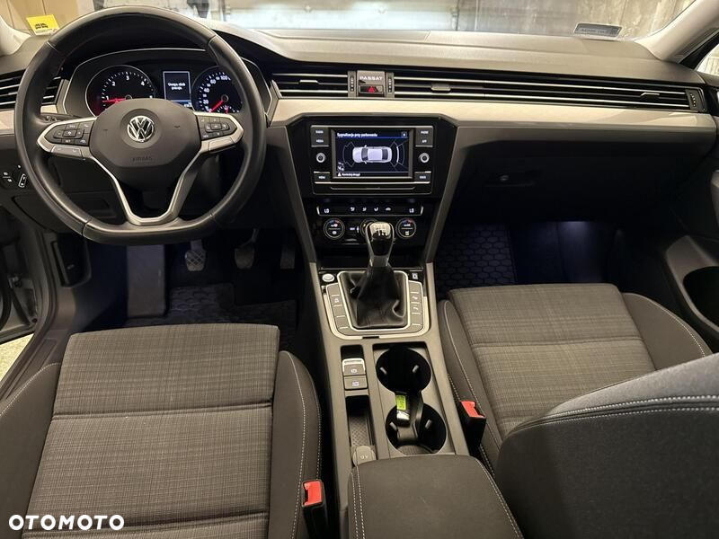 Volkswagen Passat - 22