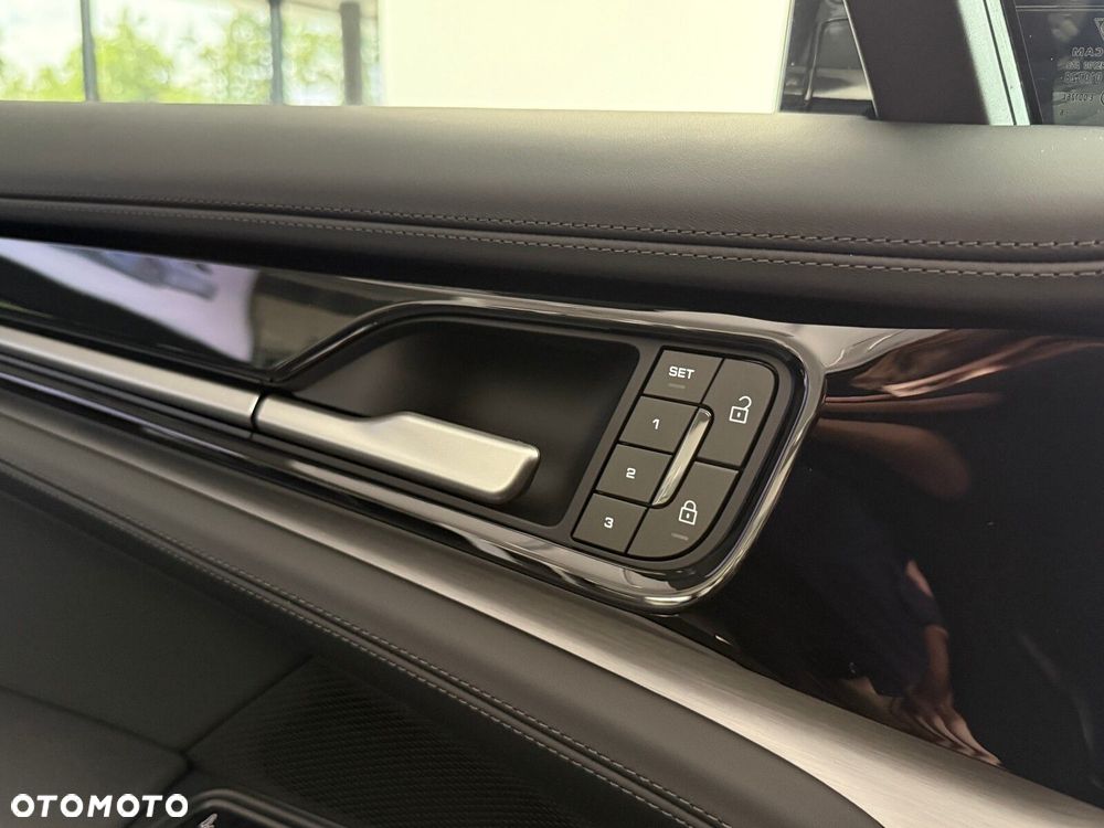 Porsche Panamera - 17