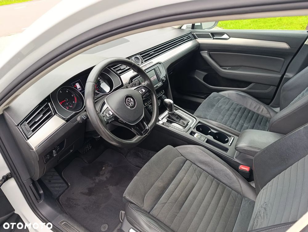 Volkswagen Passat 2.0 TDI SCR 4Motion DSG Elegance - 13