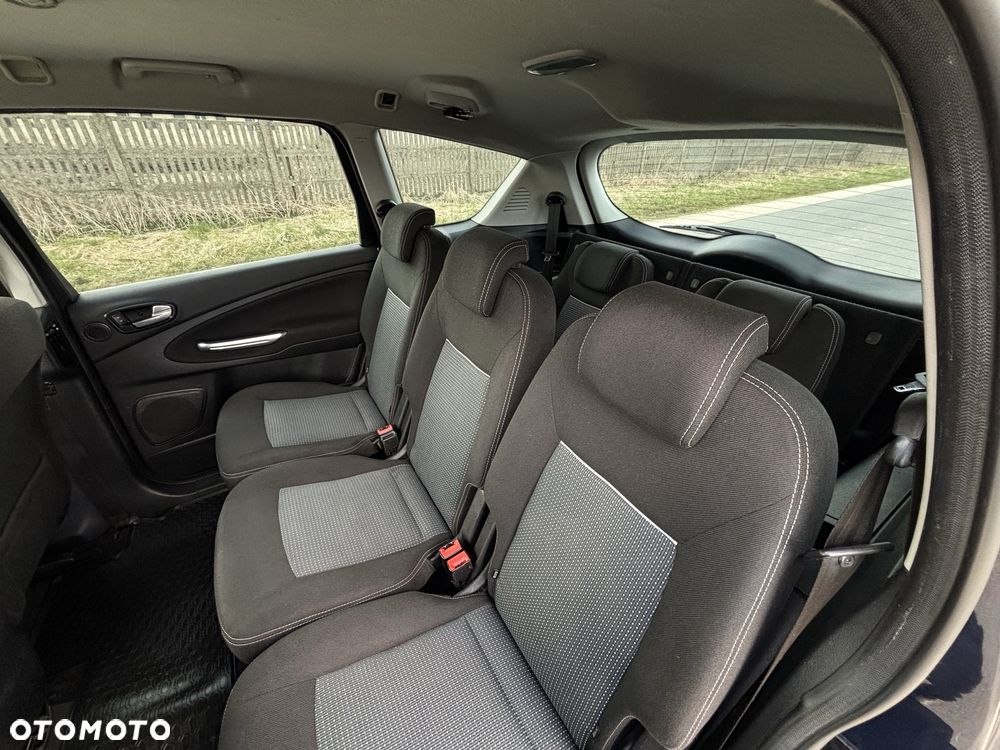 Ford S-Max - 8