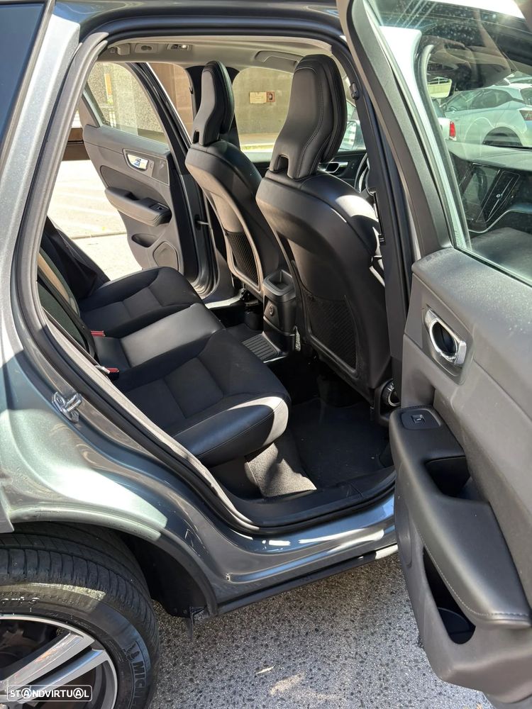 Volvo XC 60 2.0 T8 PHEV Momentum AWD - 16