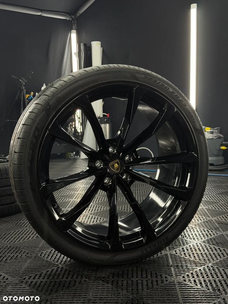 Oryginalne felgi Lamborghini Urus 23" + opony Pirelli P Zero – komplet - 4