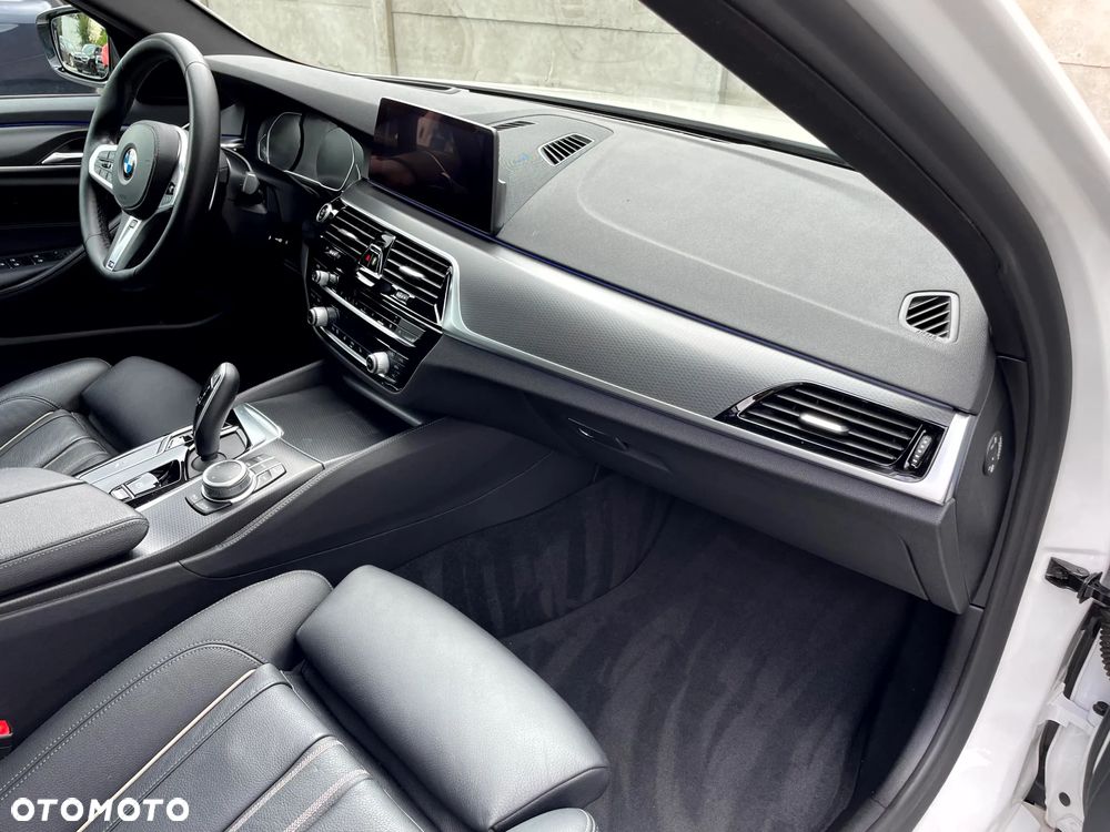 BMW Seria 5 520i M Sport Edition - 25