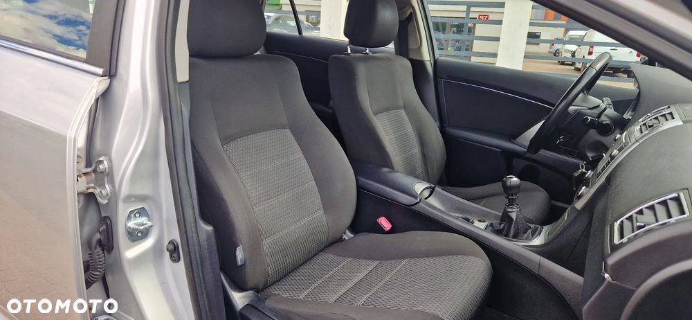 Toyota Avensis 2.2 D-4D Comfort - 11