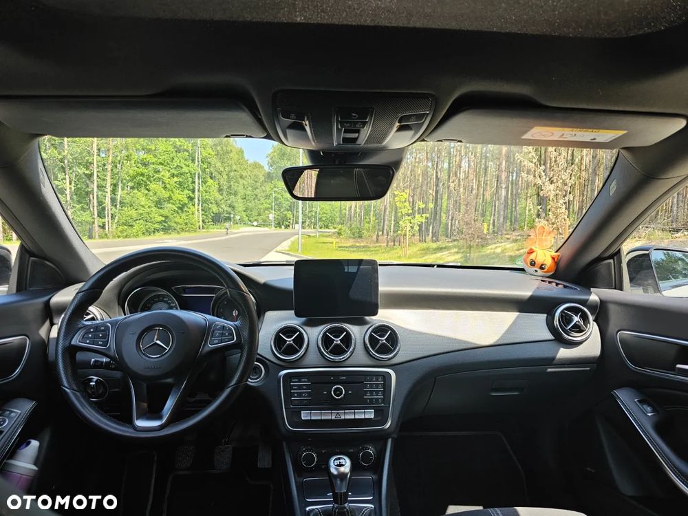 Mercedes-Benz CLA 180 Urban - 10