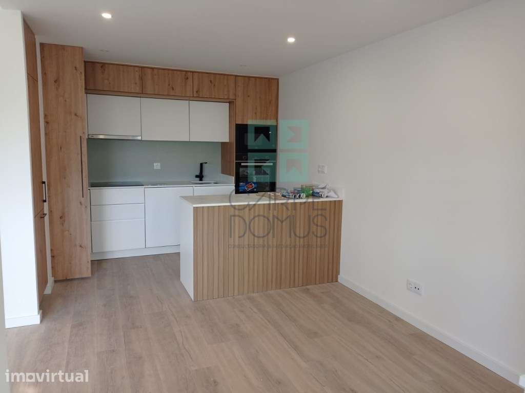 Apartamento T3, totalmente renovado, c/ varandas, na Avenida do Uru... - Grande imagem: 4/33