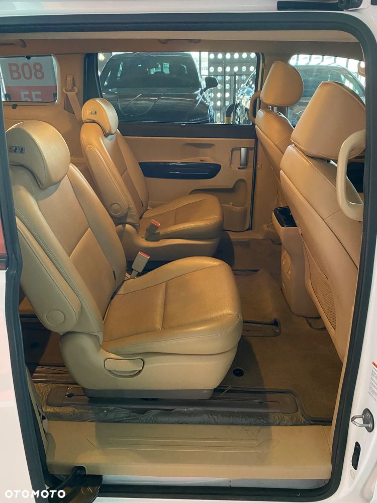Kia Carnival - 18