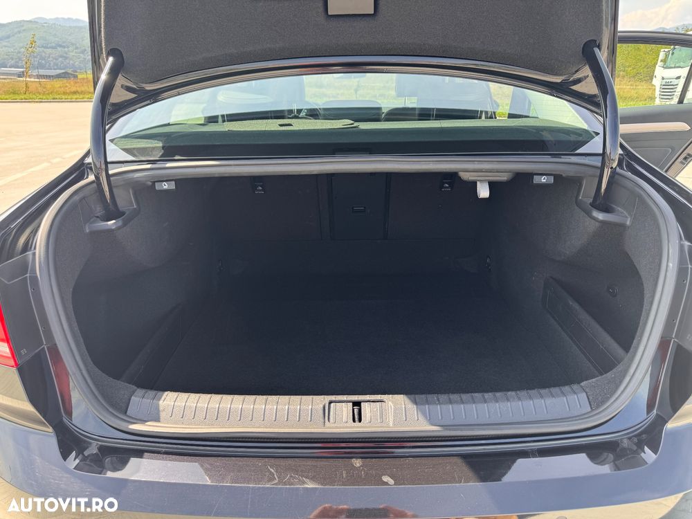 Volkswagen Passat 2.0 TDI DSG Comfortline - 20