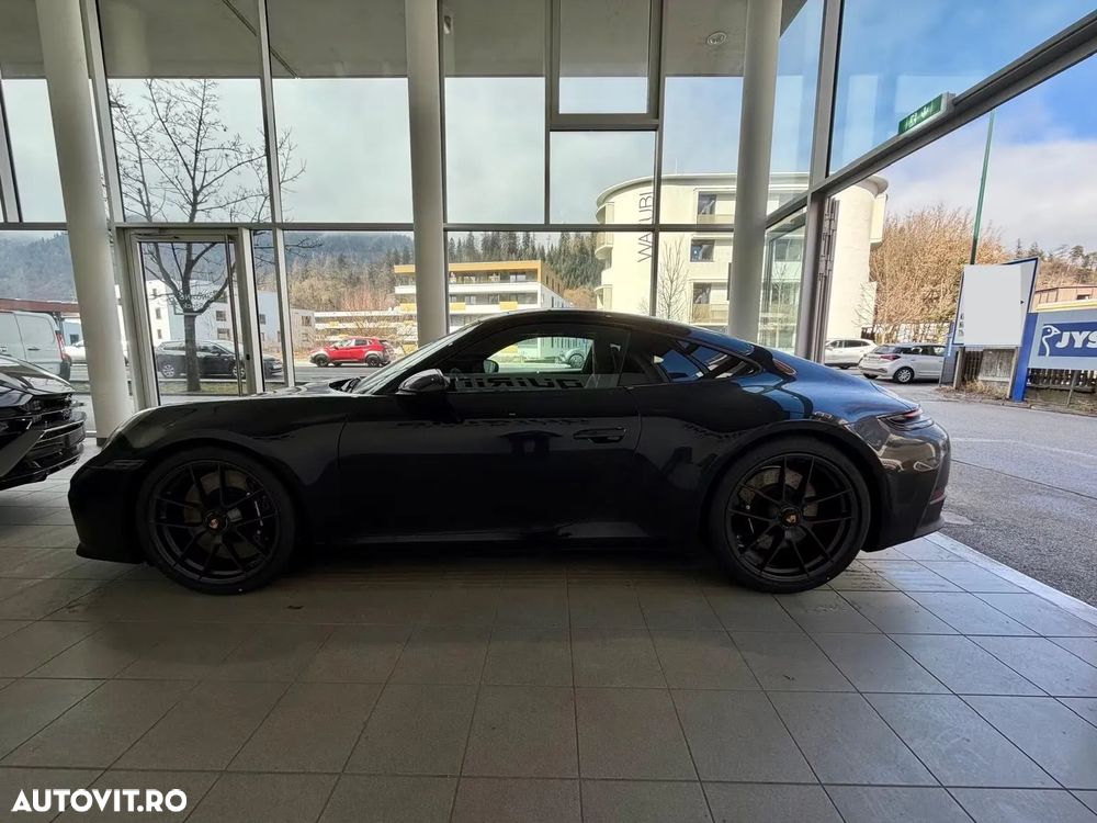 Porsche 911 Carrera 4 GTS PDK - 7
