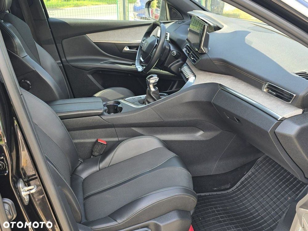 Peugeot 5008 - 8