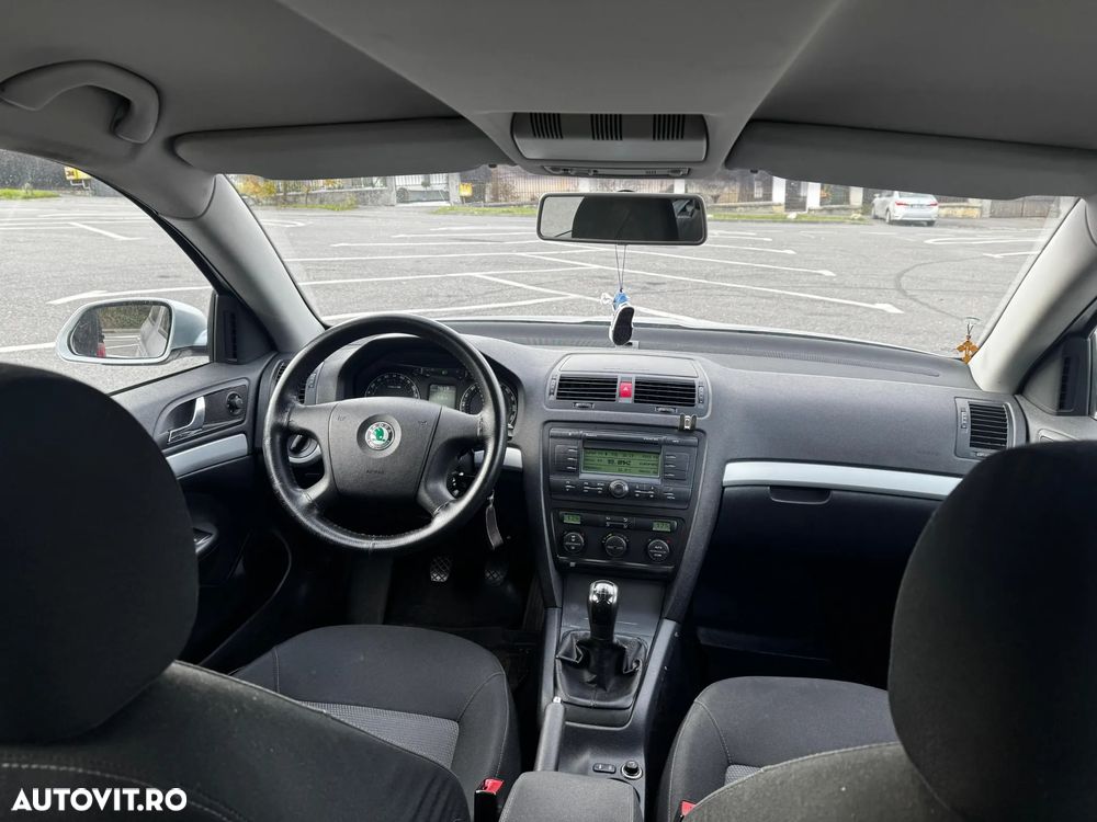 Skoda Octavia 1.6 Ambiente - 5