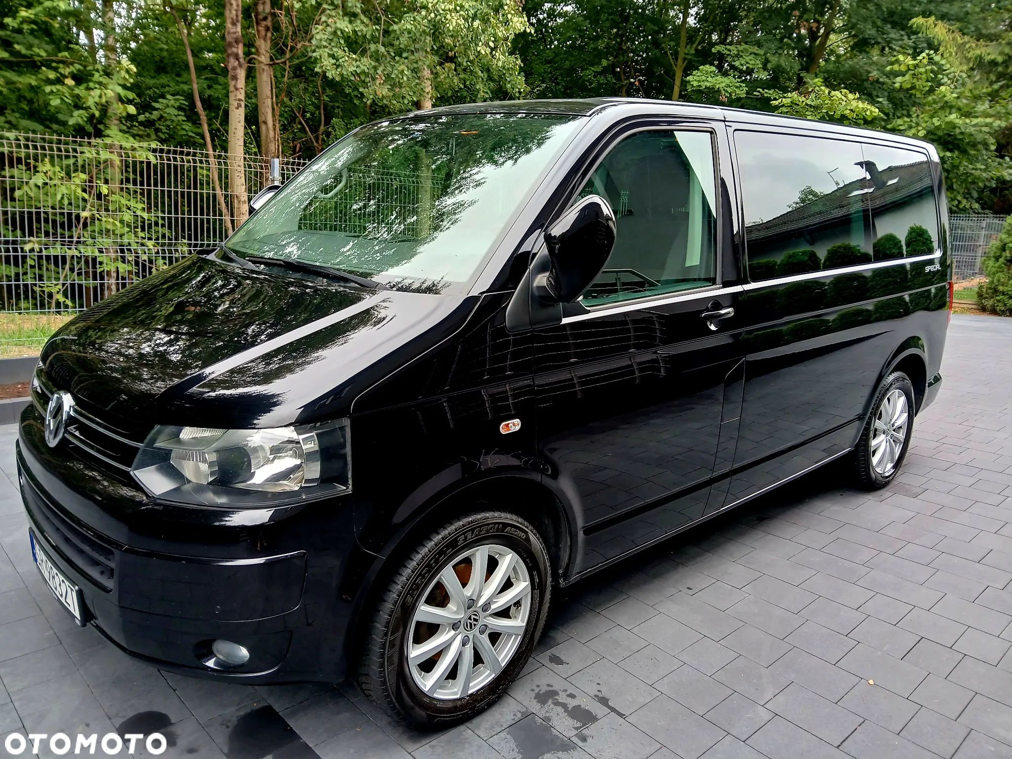 Volkswagen Multivan - 1