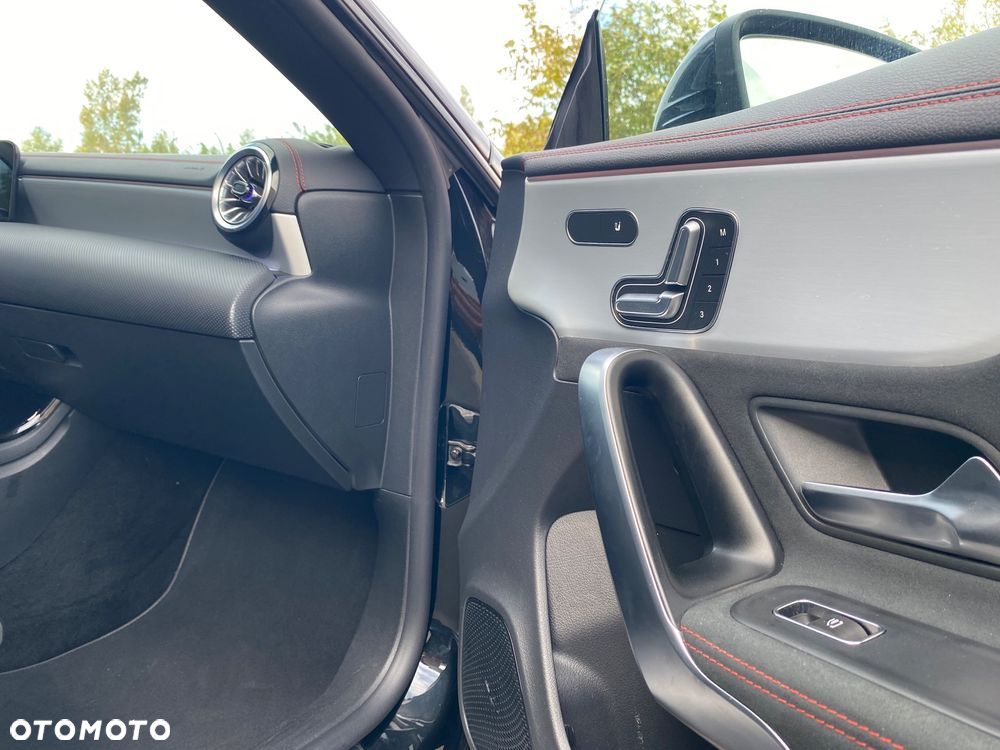 Mercedes-Benz CLA 220 d 4-Matic AMG Line 8G-DCT - 24