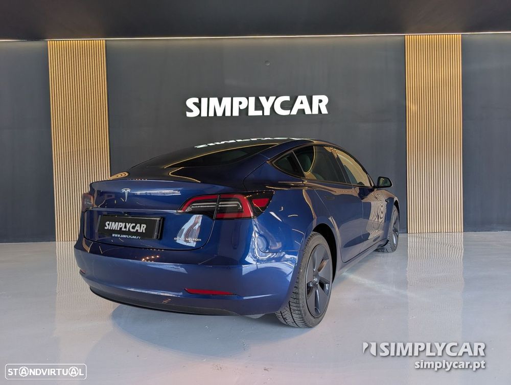 Tesla Model 3 - 4
