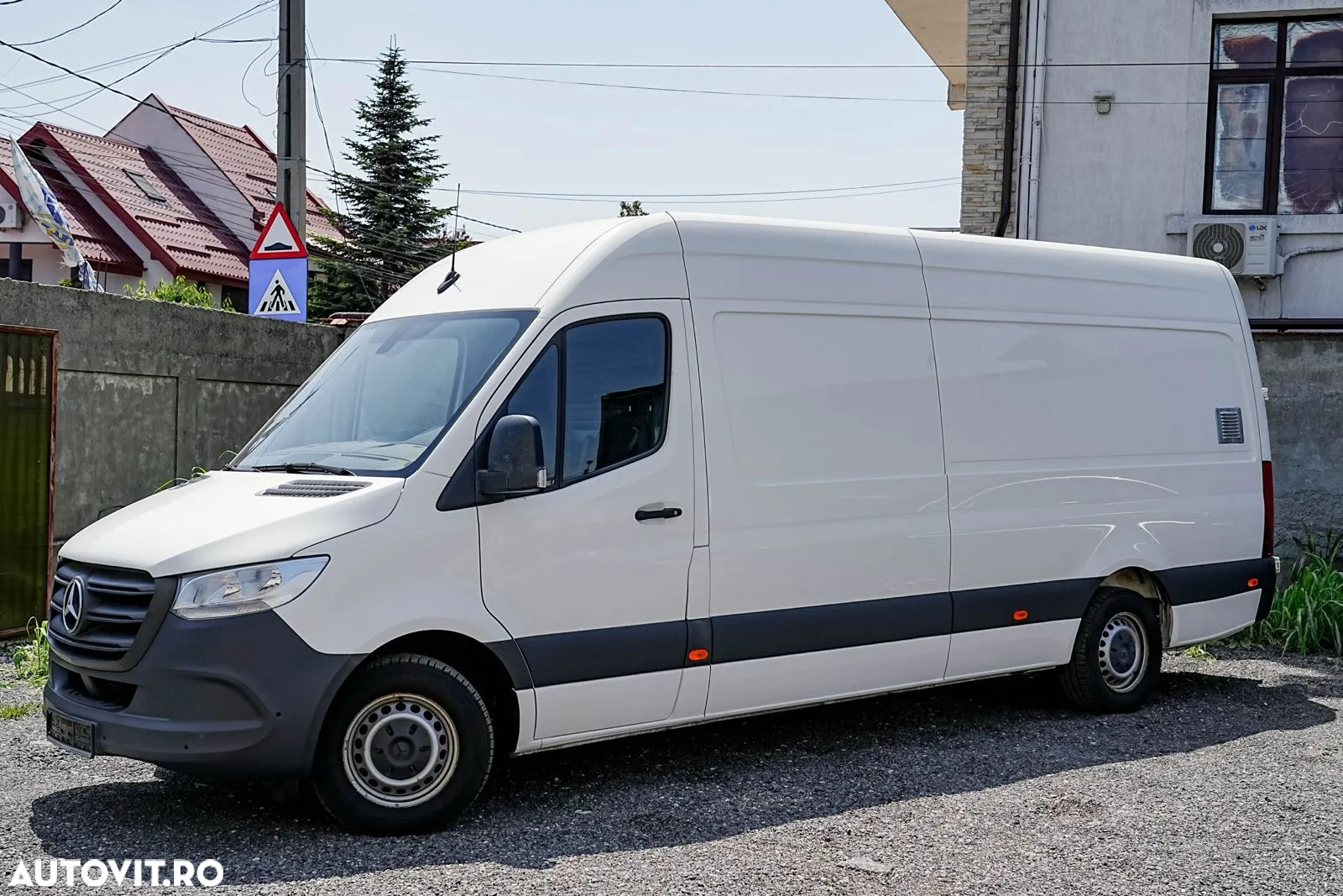 Mercedes-Benz Sprinter - 4