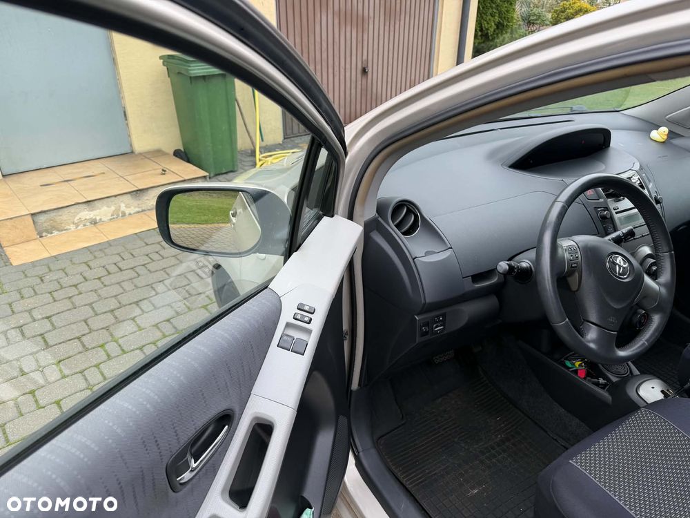 Toyota Yaris 1.4 D-4D Sol MM - 6