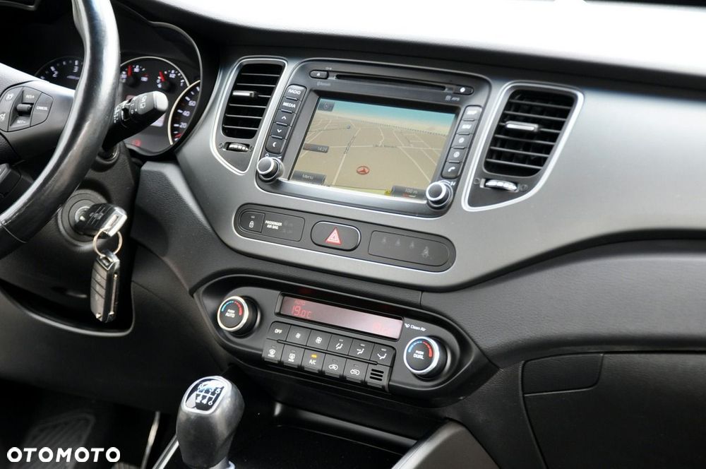 Kia Carens - 27