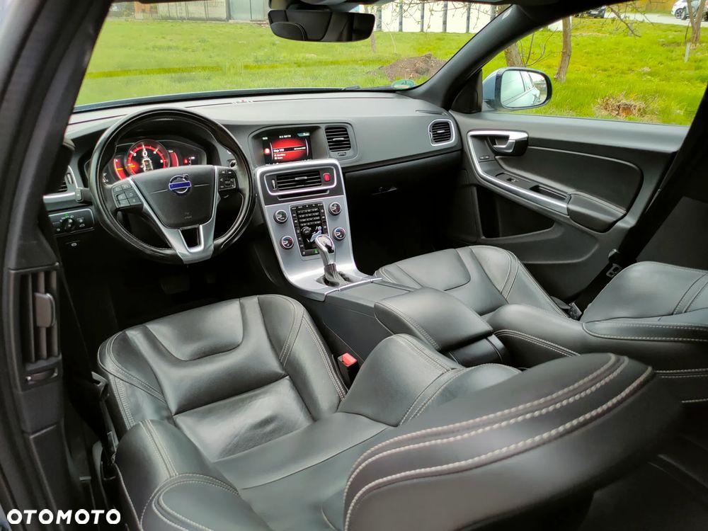 Volvo V60 D4 Geartronic Summum - 17