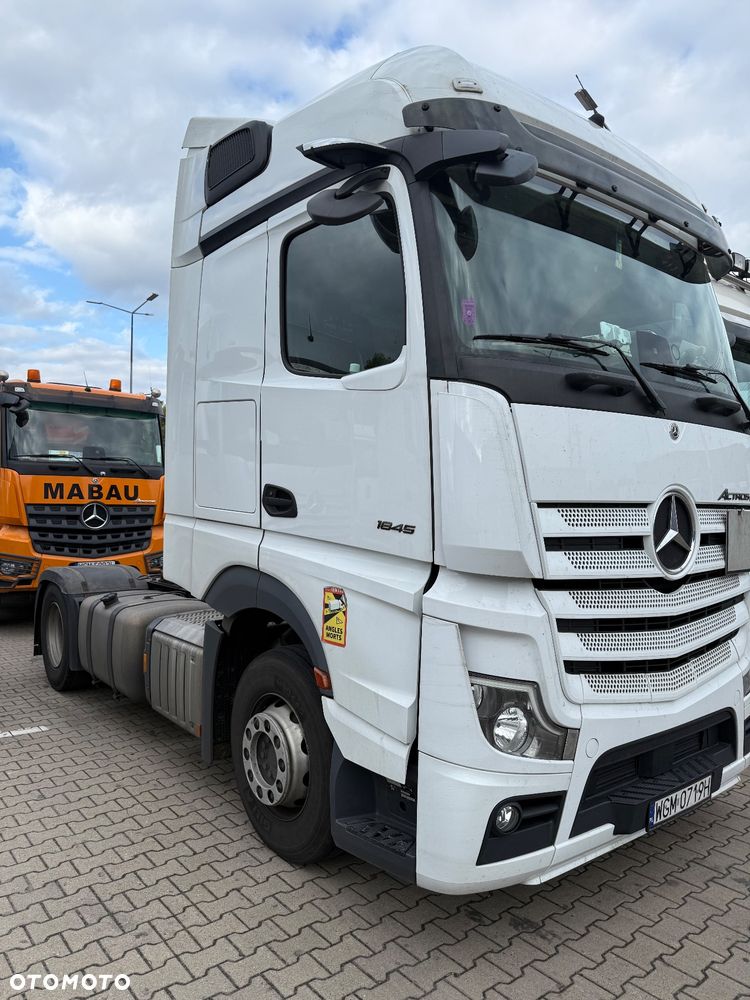 Mercedes-Benz Actros - 3