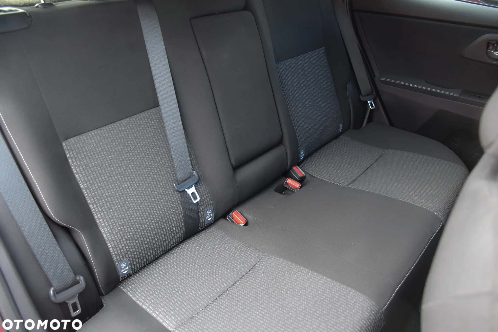 Toyota Auris 1.6 Premium + - 34