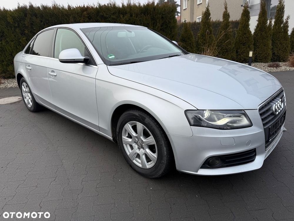 Audi A4 Limousine - 1