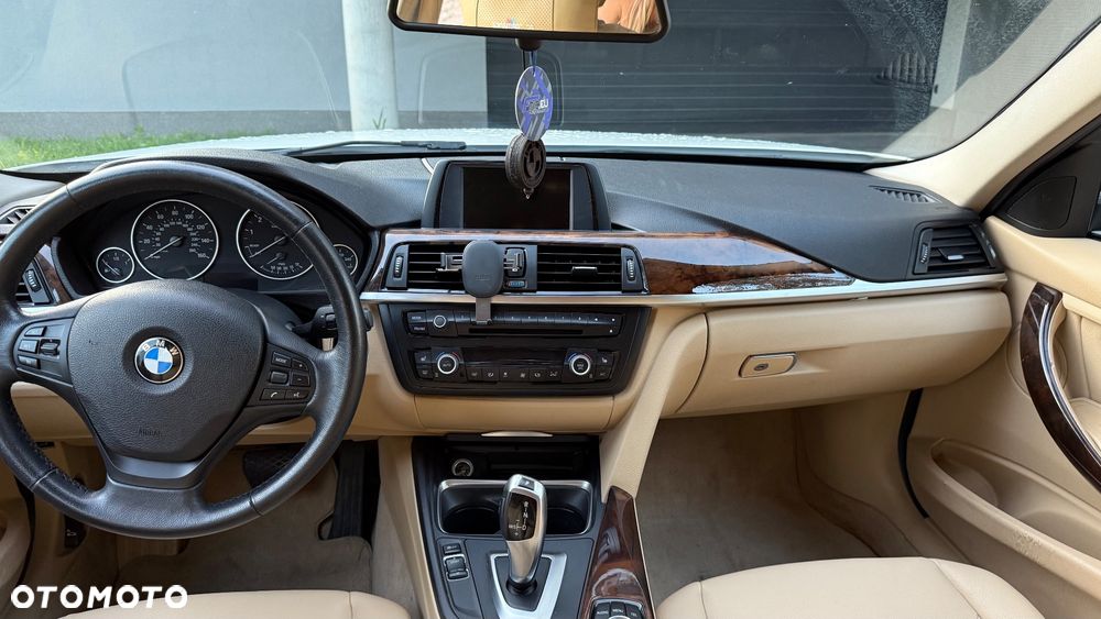 BMW Seria 3 320i - 2