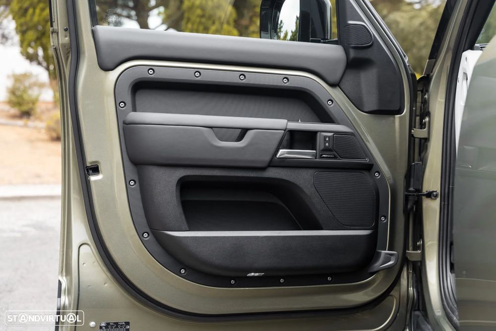 Land Rover Defender 3.0 D250 130 AWD X-Dynamic HSE - 13