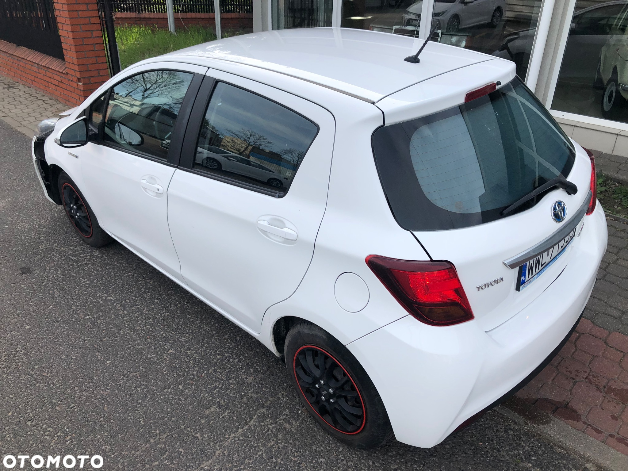 Toyota Yaris Hybrid 100 Premium - 11
