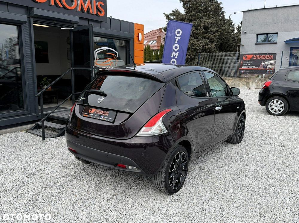 Lancia Ypsilon 0.9 Black&Red S&S - 3