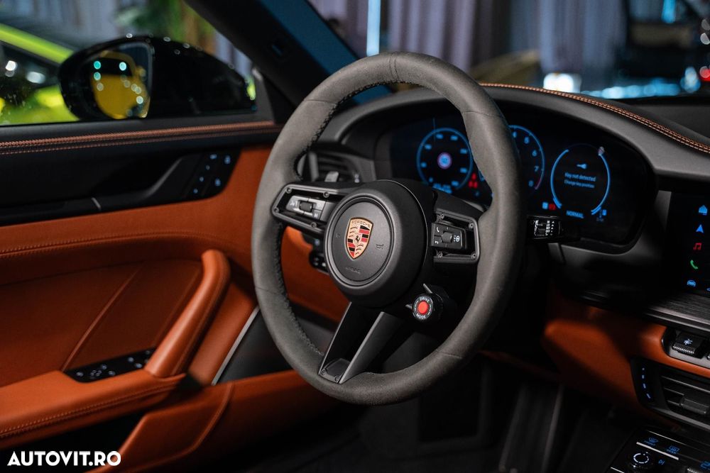 Porsche 911 Targa 4 GTS PDK - 23