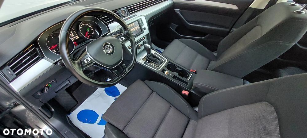 Volkswagen Passat 1.6 TDI SCR DSG Comfortline - 19