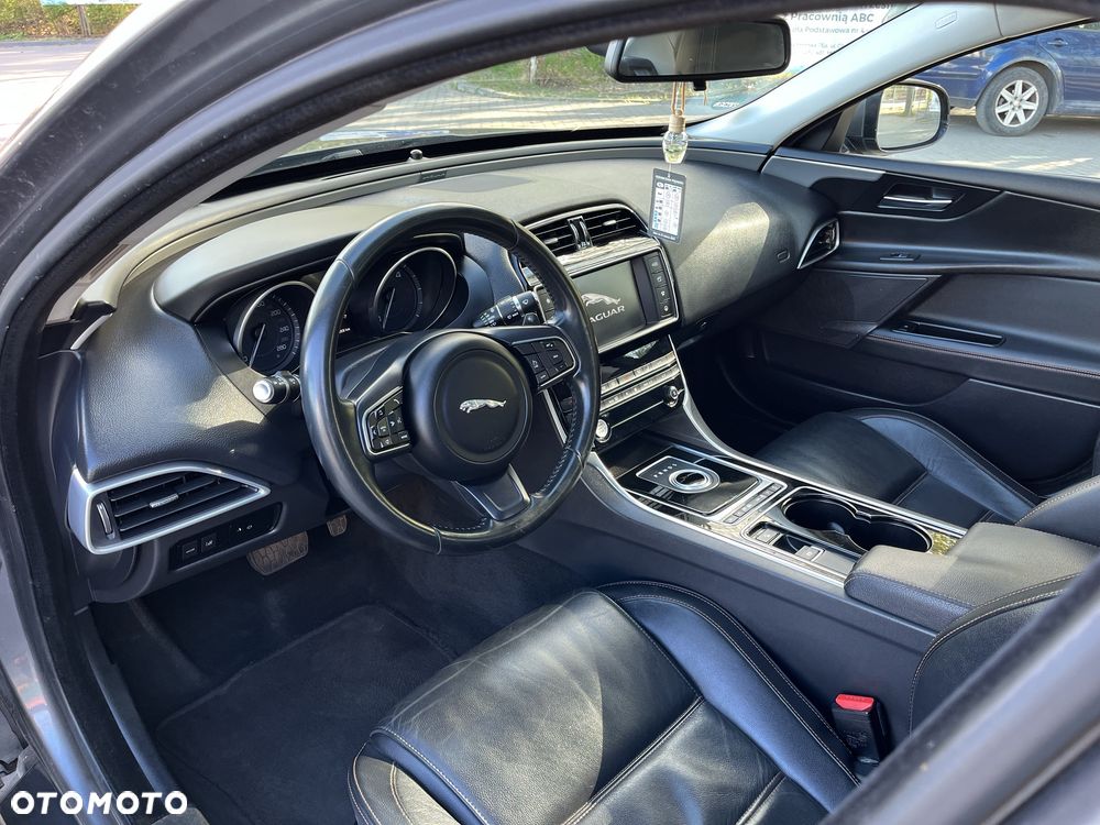 Jaguar XE - 5