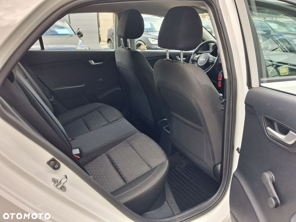 Kia Rio - 11