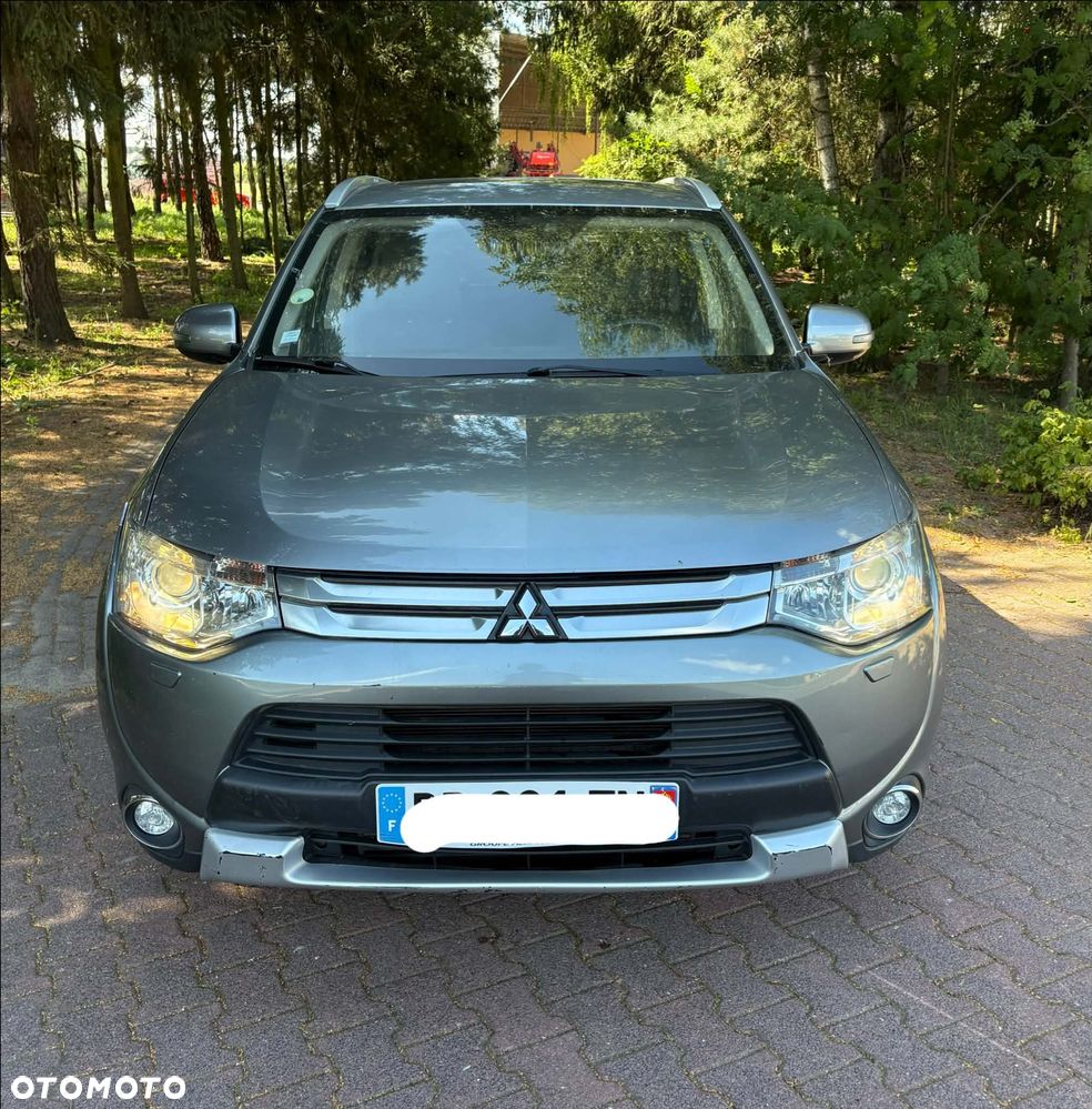 Mitsubishi Outlander - 2