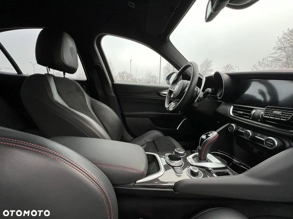 Alfa Romeo Giulia - 25
