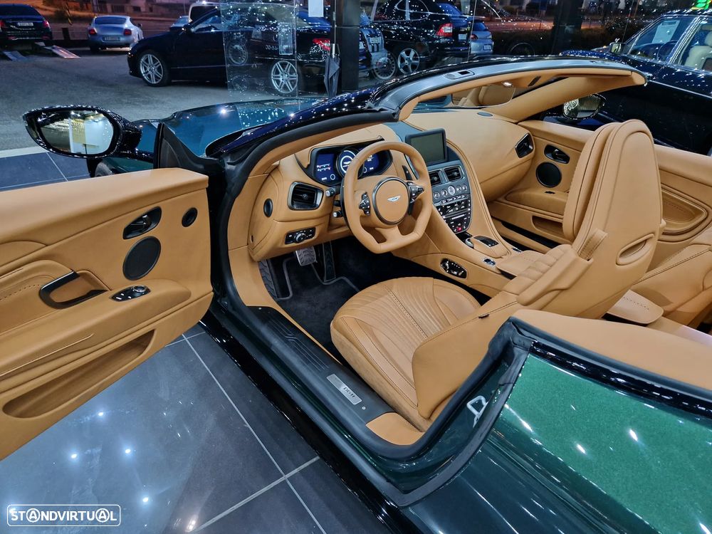 Aston Martin DB11 Volante V8 - 12
