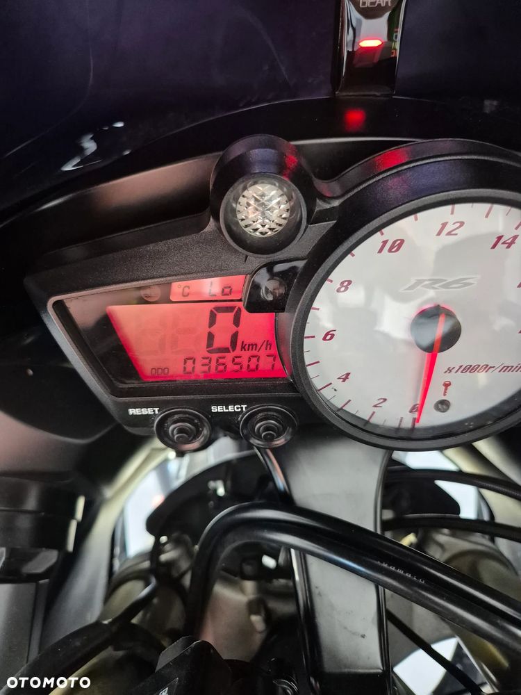 Yamaha R6 - 6
