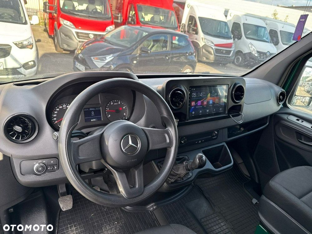 Mercedes-Benz Sprinter - 12