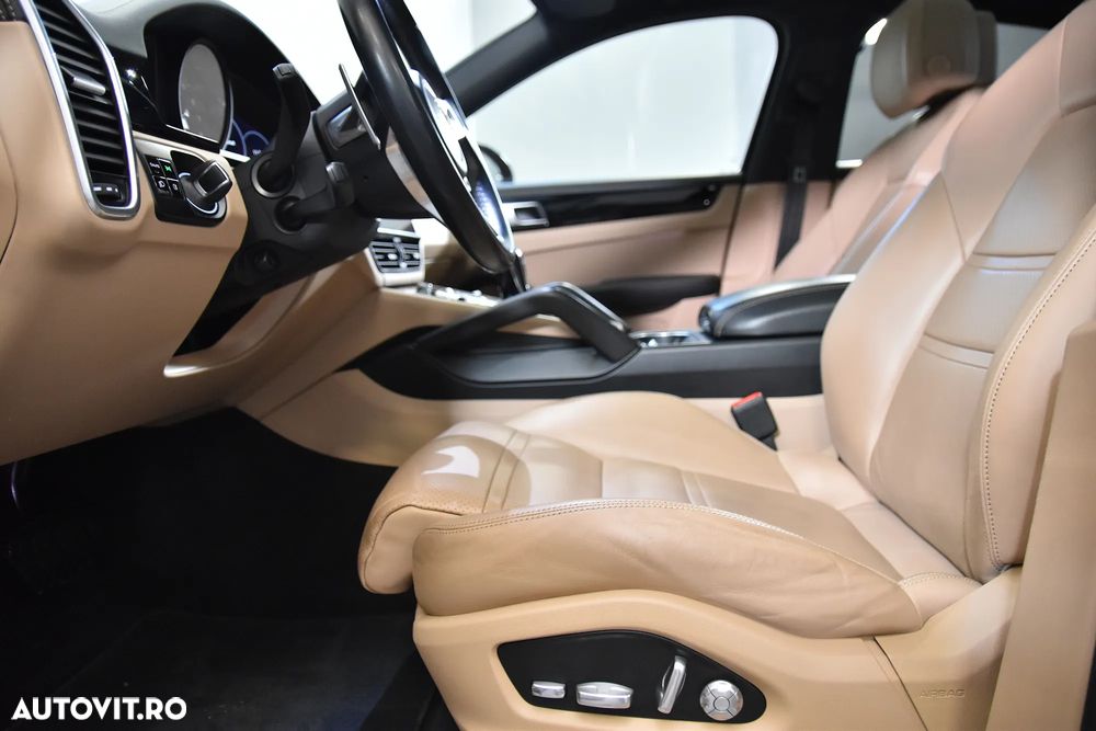 Porsche Cayenne Coupe - 26