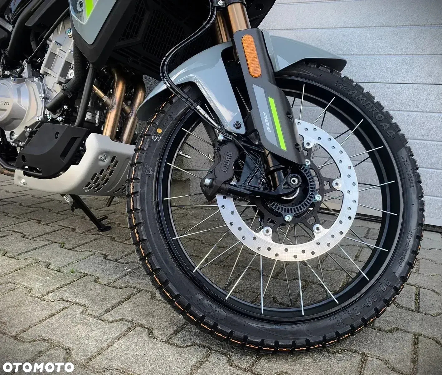 CFMoto MT - 17