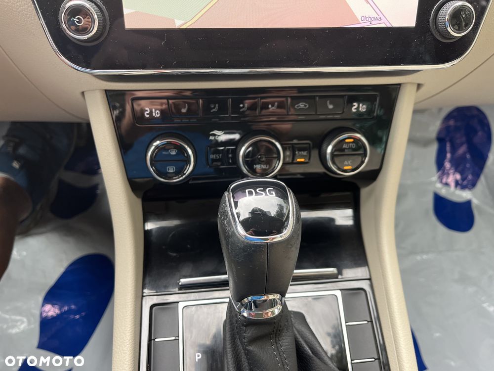 Skoda Superb 2.0 TDI DSG Premium Edition - 20