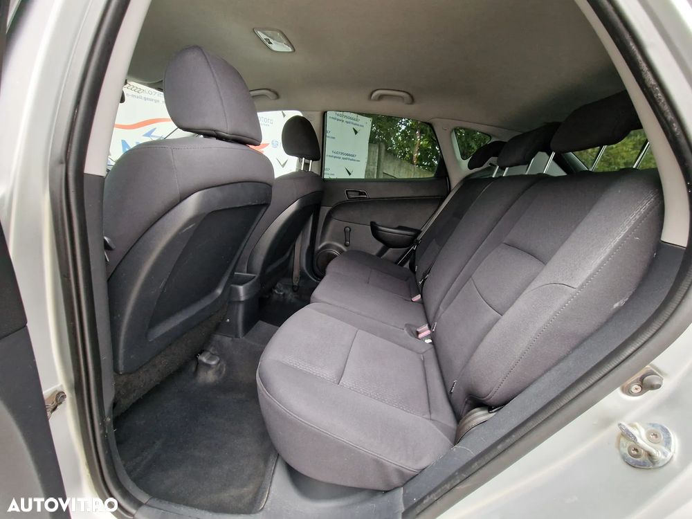 Hyundai i30 1.6 CRDI blue Classic - 14