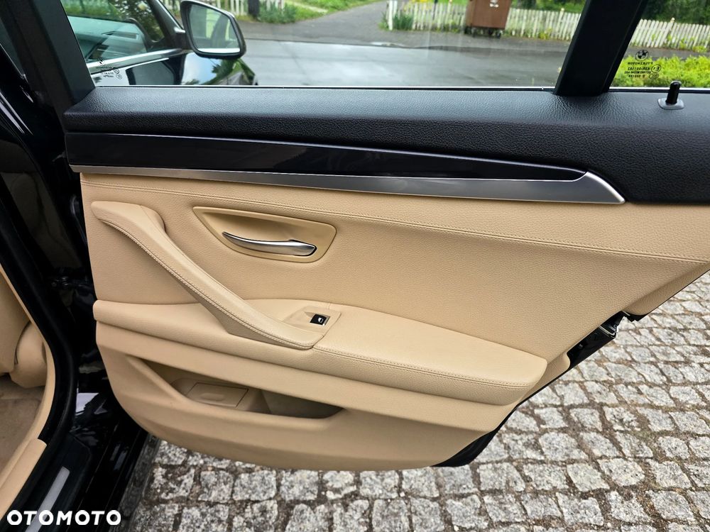 BMW Seria 5 520i Luxury Line - 19