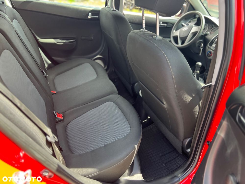 Hyundai i20 1.2 Trend - 13