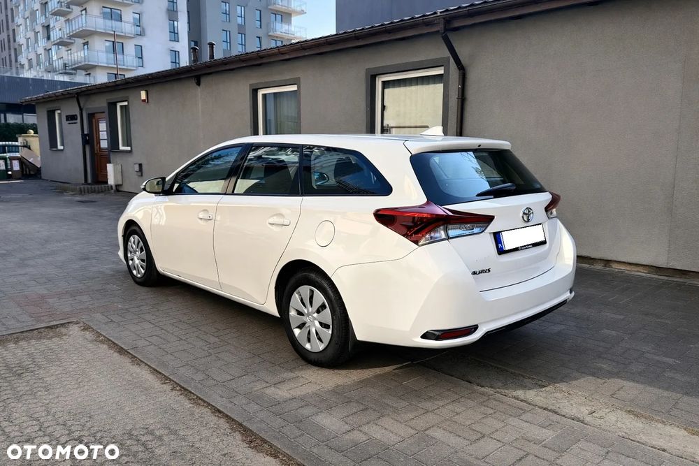 Toyota Auris 1.4 D-4D Premium - 4