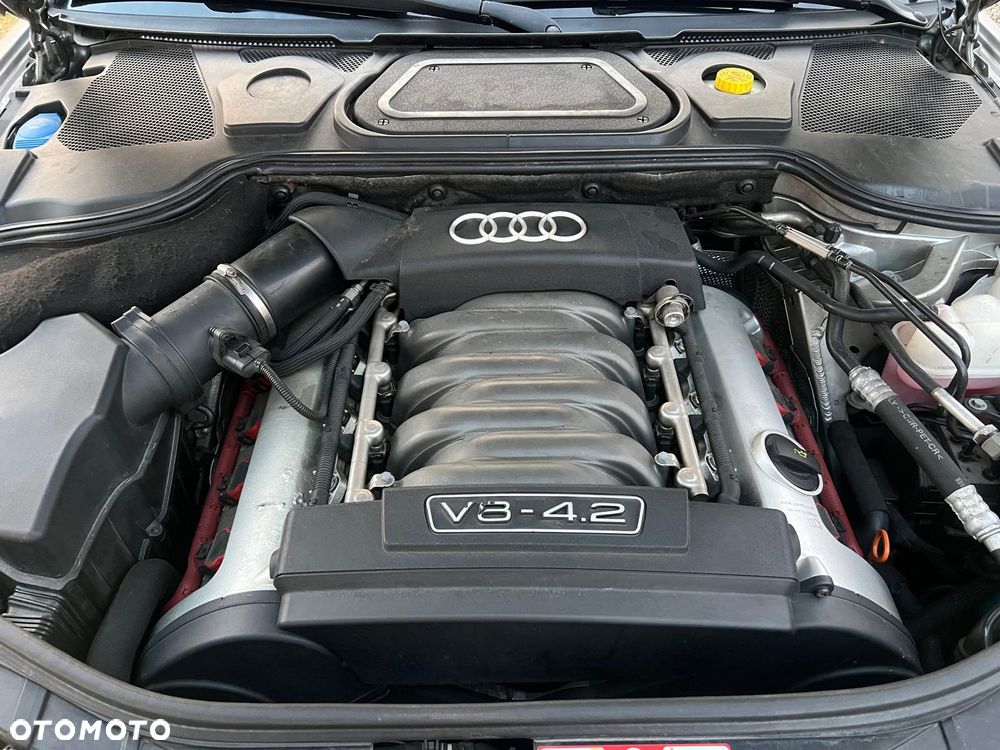 Audi A8 4.2 Quattro - 28