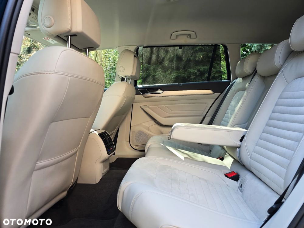 Volkswagen Passat Variant 2.0 TDI EVO Elegance DSG - 32