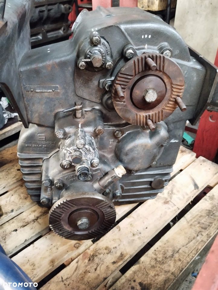 SKRZYNIA ROZDZIELCZA REDUKTOR VG900 4x4 Mercedes SK 1824 1827