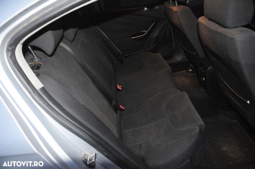 Volkswagen Passat - 8