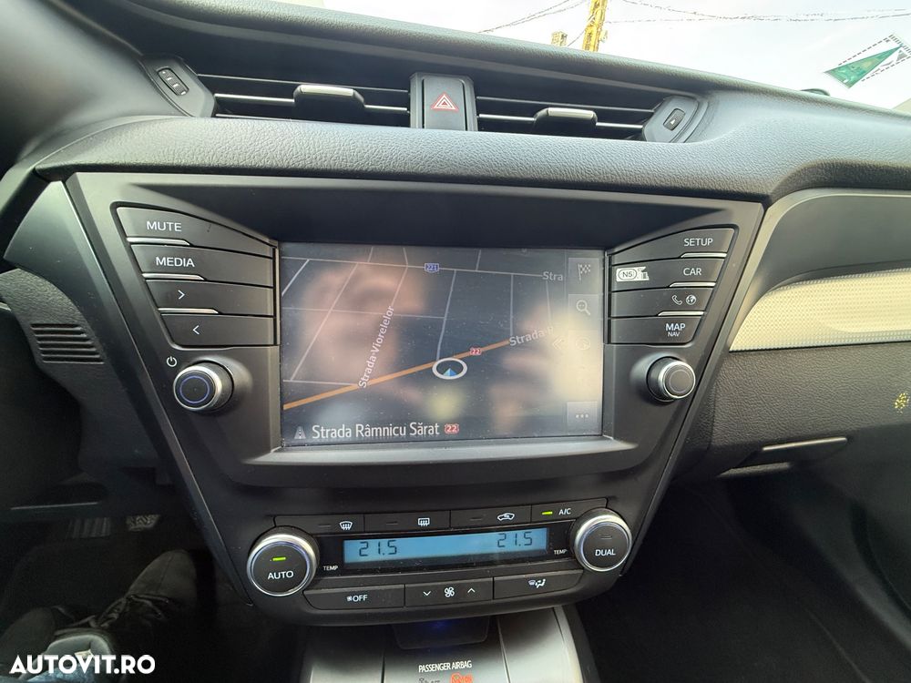 Toyota Avensis 1.6 Comfort - 10